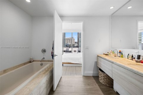 Condominio en venta en Miami, Florida, 2 dormitorios, 98.48 m2 № 2021445 - foto 21