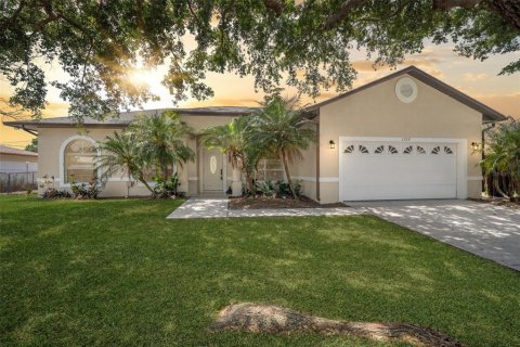 House in Palm Bay, Florida 3 bedrooms, 149.67 sq.m. № 2289777