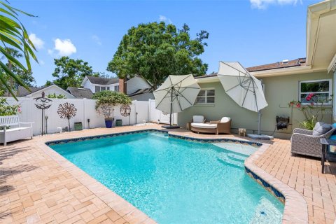 House in Saint Petersburg, Florida 4 bedrooms, 227.7 sq.m. № 1679495 - photo 23