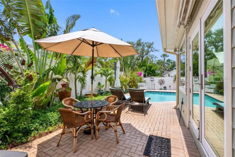 House in Saint Petersburg, Florida 4 bedrooms, 227.7 sq.m. № 1679495 - photo 21