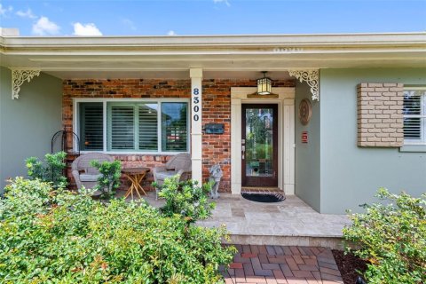 House in Saint Petersburg, Florida 4 bedrooms, 227.7 sq.m. № 1679495 - photo 13