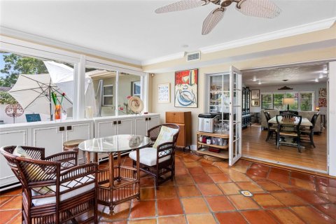 House in Saint Petersburg, Florida 4 bedrooms, 227.7 sq.m. № 1679495 - photo 10