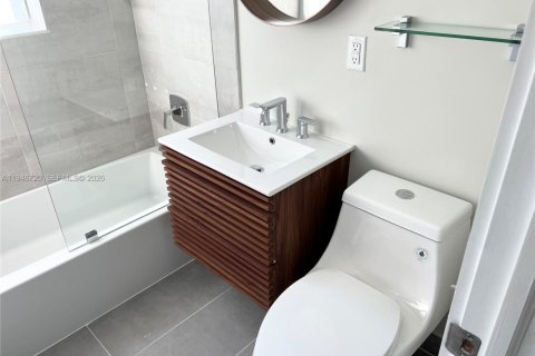 House in Biscayne Park, Florida 1 bedroom № 2002913 - photo 21