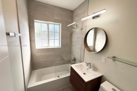 House in Biscayne Park, Florida 1 bedroom № 2002913 - photo 24