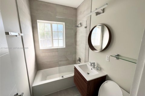 House in Biscayne Park, Florida 1 bedroom № 2002913 - photo 20