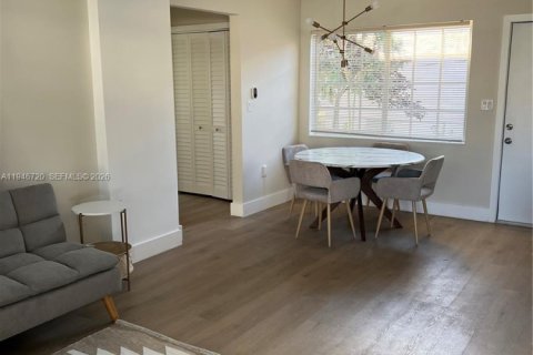 House in Biscayne Park, Florida 1 bedroom № 2002913