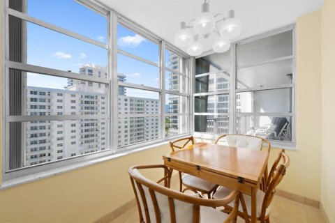 Condo in Fort Lauderdale, Florida, 2 bedrooms  № 2406116 - photo 10