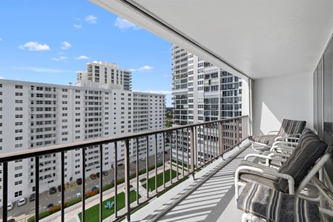 Condo in Fort Lauderdale, Florida, 2 bedrooms  № 2406116 - photo 4
