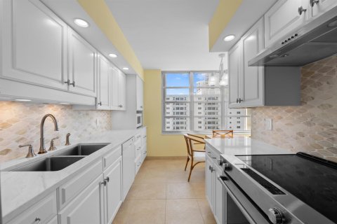 Condo in Fort Lauderdale, Florida, 2 bedrooms  № 2406116 - photo 6