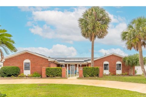 House in Daytona Beach, Florida 4 bedrooms, 225.47 sq.m. № 1786204 - photo 1