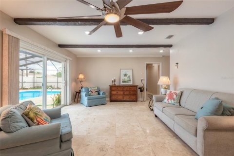House in Daytona Beach, Florida 4 bedrooms, 225.47 sq.m. № 1786204 - photo 13