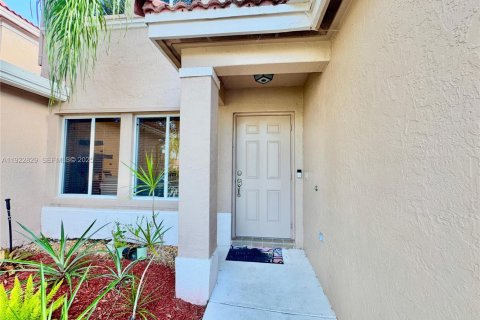 Villa ou maison à vendre à Davie, Floride: 4 chambres, 175.21 m2 № 1976611 - photo 5