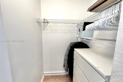 Villa ou maison à vendre à Davie, Floride: 4 chambres, 175.21 m2 № 1976611 - photo 25