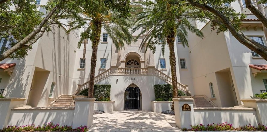Condo in Tampa, Florida, 4 bedrooms № 1787803