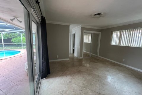 House in Hollywood, Florida 3 bedrooms, 119.1 sq.m. № 1967416 - photo 22