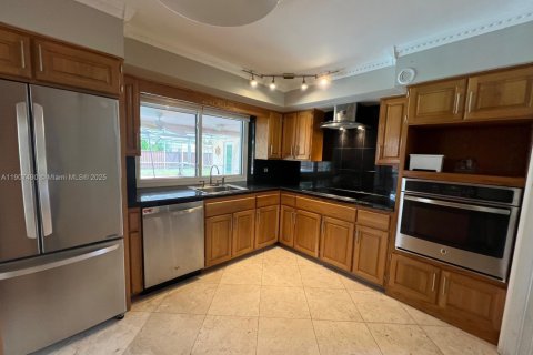 House in Hollywood, Florida 3 bedrooms, 119.1 sq.m. № 1967416 - photo 9