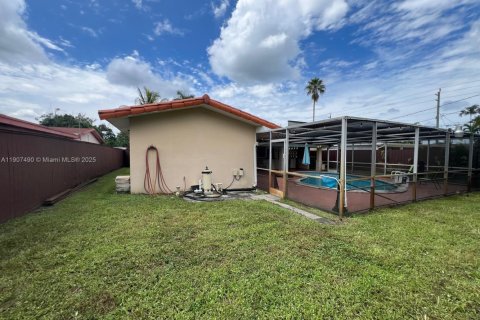 House in Hollywood, Florida 3 bedrooms, 119.1 sq.m. № 1967416 - photo 16