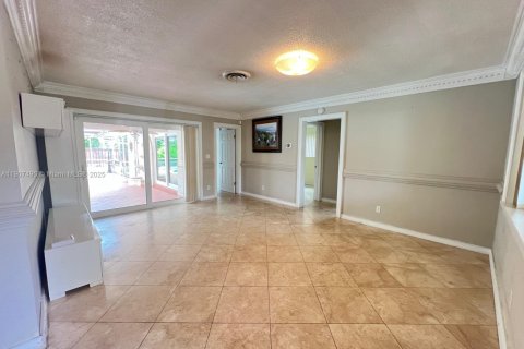 House in Hollywood, Florida 3 bedrooms, 119.1 sq.m. № 1967416 - photo 7