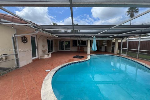 House in Hollywood, Florida 3 bedrooms, 119.1 sq.m. № 1967416 - photo 14