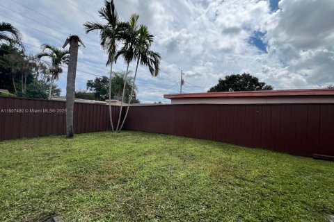 House in Hollywood, Florida 3 bedrooms, 119.1 sq.m. № 1967416 - photo 19