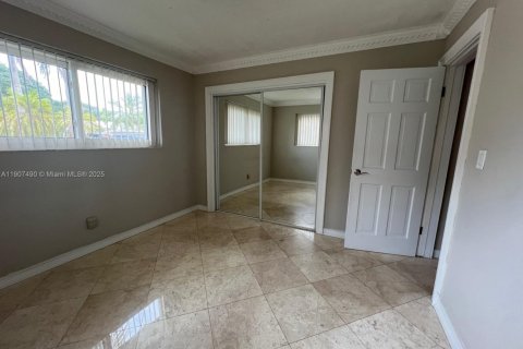 House in Hollywood, Florida 3 bedrooms, 119.1 sq.m. № 1967416 - photo 28