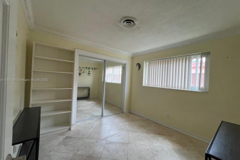 House in Hollywood, Florida 3 bedrooms, 119.1 sq.m. № 1967416 - photo 29