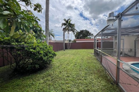 House in Hollywood, Florida 3 bedrooms, 119.1 sq.m. № 1967416 - photo 20