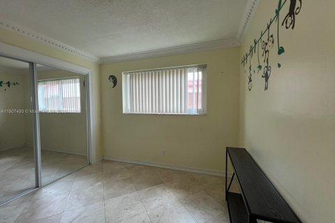 House in Hollywood, Florida 3 bedrooms, 119.1 sq.m. № 1967416 - photo 27