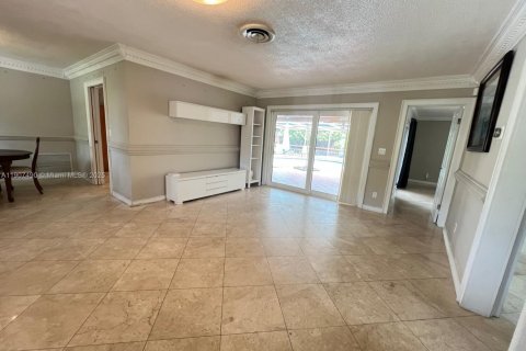 House in Hollywood, Florida 3 bedrooms, 119.1 sq.m. № 1967416 - photo 4