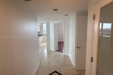 Copropriété à louer à Aventura, Floride: 2 chambres, 115.66 m2 № 1966440 - photo 2