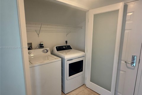 Copropriété à louer à Aventura, Floride: 2 chambres, 115.66 m2 № 1966440 - photo 27