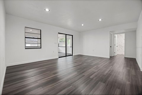 House in Eustis, Florida 3 bedrooms, 163.97 sq.m. № 1899892 - photo 9