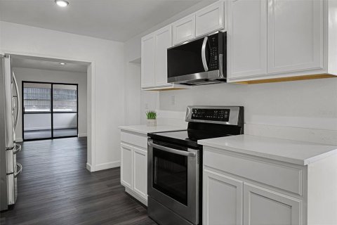 House in Eustis, Florida 3 bedrooms, 163.97 sq.m. № 1899892 - photo 4
