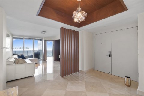 Condo in Sunny Isles Beach, Florida, 2 bedrooms  № 1729368 - photo 1