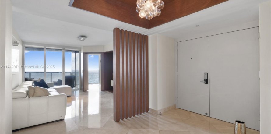 Condo in Sunny Isles Beach, Florida, 2 bedrooms  № 1729368