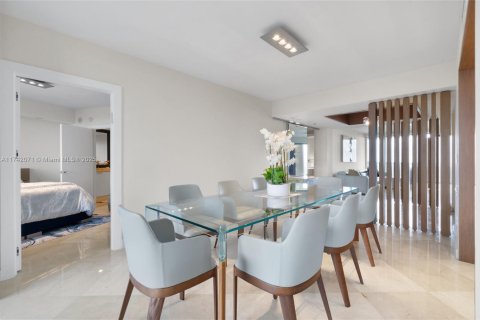 Condo in Sunny Isles Beach, Florida, 2 bedrooms  № 1729368 - photo 15