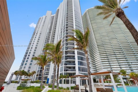 Condo in Sunny Isles Beach, Florida, 2 bedrooms  № 1729368 - photo 25