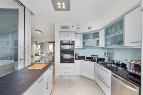 Condo in Sunny Isles Beach, Florida, 2 bedrooms  № 1729368 - photo 2