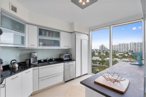 Condo in Sunny Isles Beach, Florida, 2 bedrooms  № 1729368 - photo 30