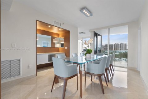 Condo in Sunny Isles Beach, Florida, 2 bedrooms  № 1729368 - photo 14