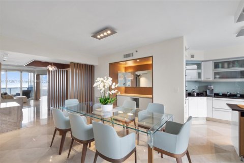 Condo in Sunny Isles Beach, Florida, 2 bedrooms  № 1729368 - photo 17