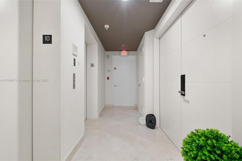 Condo in Sunny Isles Beach, Florida, 2 bedrooms  № 1729368 - photo 29