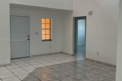 House in Cutler Bay, Florida 4 bedrooms, 202.53 sq.m. № 1818319 - photo 5