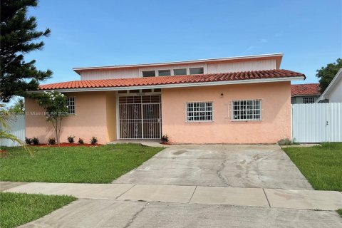 House in Cutler Bay, Florida 4 bedrooms, 202.53 sq.m. № 1818319 - photo 1