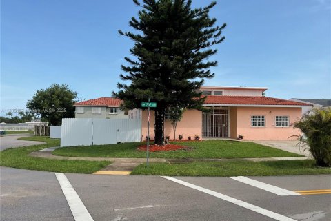 House in Cutler Bay, Florida 4 bedrooms, 202.53 sq.m. № 1818319 - photo 2