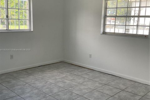 House in Cutler Bay, Florida 4 bedrooms, 202.53 sq.m. № 1818319 - photo 16