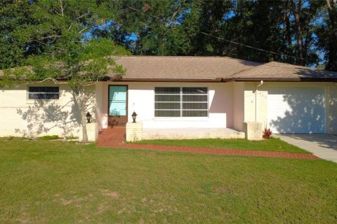 House in Inverness, Florida 2 bedrooms, 126.35 sq.m. № 2228371 - photo 3