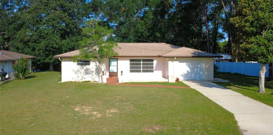 House in Inverness, Florida 2 bedrooms, 126.35 sq.m. № 2228371