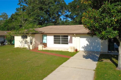 House in Inverness, Florida 2 bedrooms, 126.35 sq.m. № 2228371 - photo 2