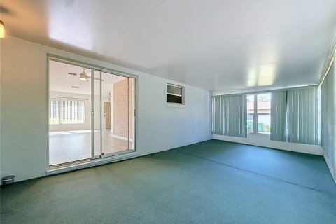 House in Inverness, Florida 2 bedrooms, 126.35 sq.m. № 2228371 - photo 30